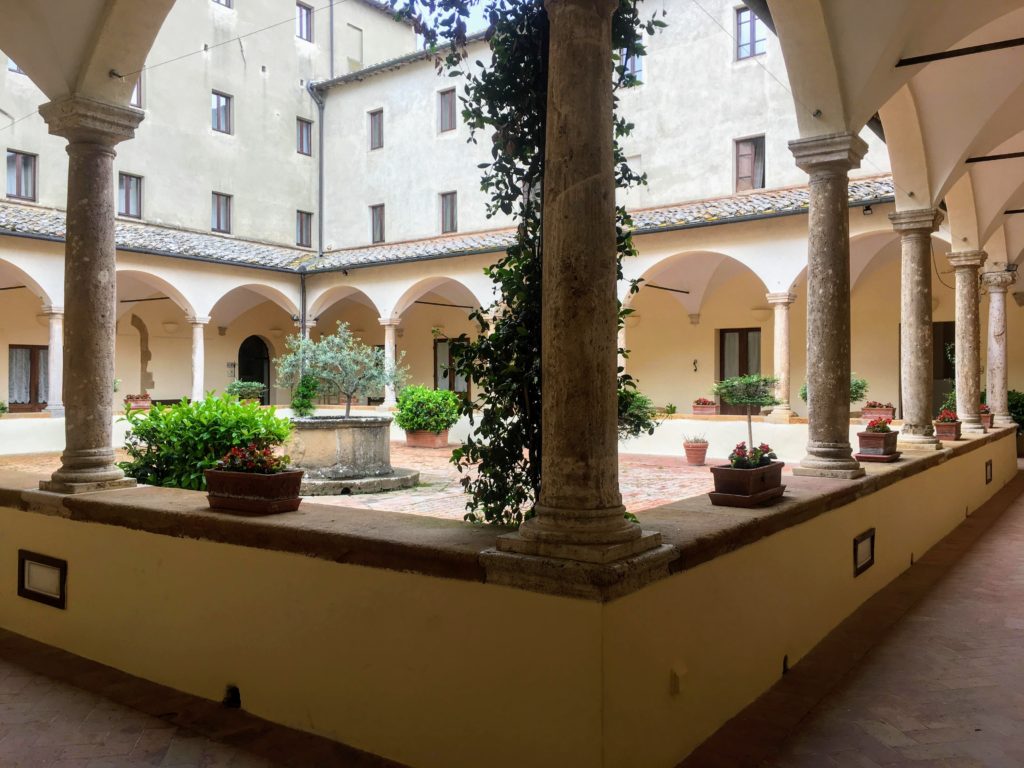 piccolomini palace courtyard pienza